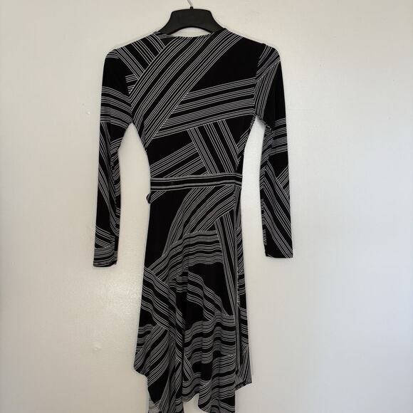 BCBG Max Azria Wrap Dress Black White Geometric Striped XXS Handkerchief Hem - Picture 6 of 9